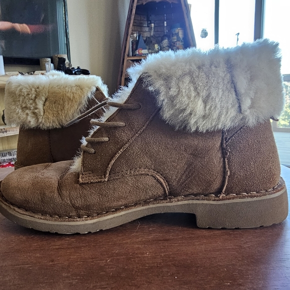 UGG Fleece Lined Bootie Size 8 - Picture 6 of 10